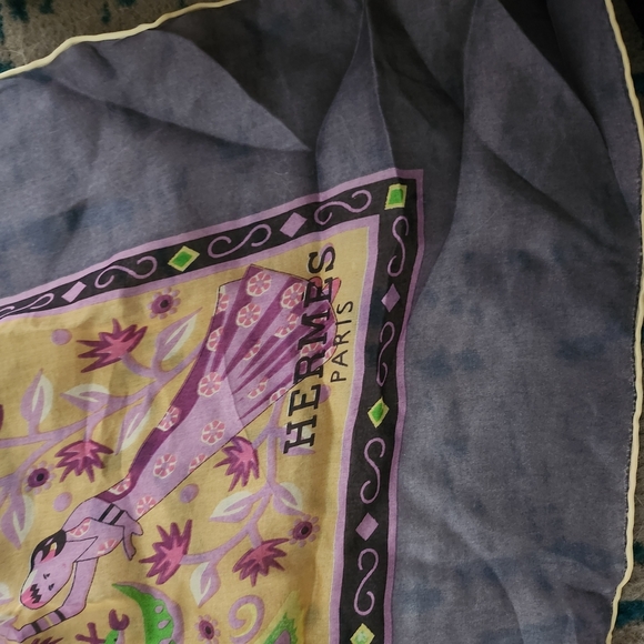💓 Hermes Purple and Lavender Patterned Scarf - Picture 5 of 17